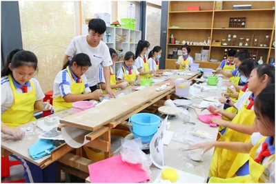 課后服務、午餐午休全覆蓋！深圳打造有溫度的教育，讓學生課后看護服務更貼心